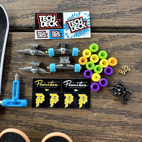 Tech Deck‎ Skateboard Fingerboard Lot Darkstar Primitive DisArmo Spinmaster Tool - Picture 3 of 8